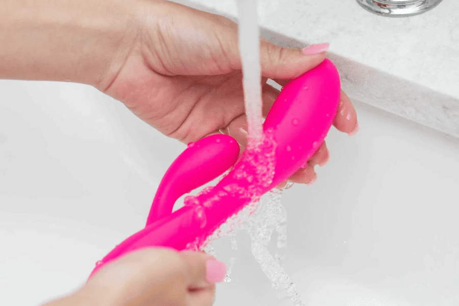 ve-sinh-dung-cach-sextoy-cat18